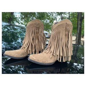 Ariat Girls 2.5 fringe suede tan boots✨